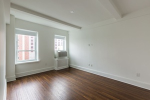 NO FEE! BEAUTIFULLY RENOVATED HIGH FLOOR APARTMENT FACING SOUTH WITH STUNNING VIEWS.
